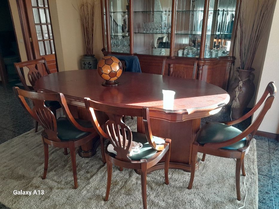 Vendo cristaleira com mesa