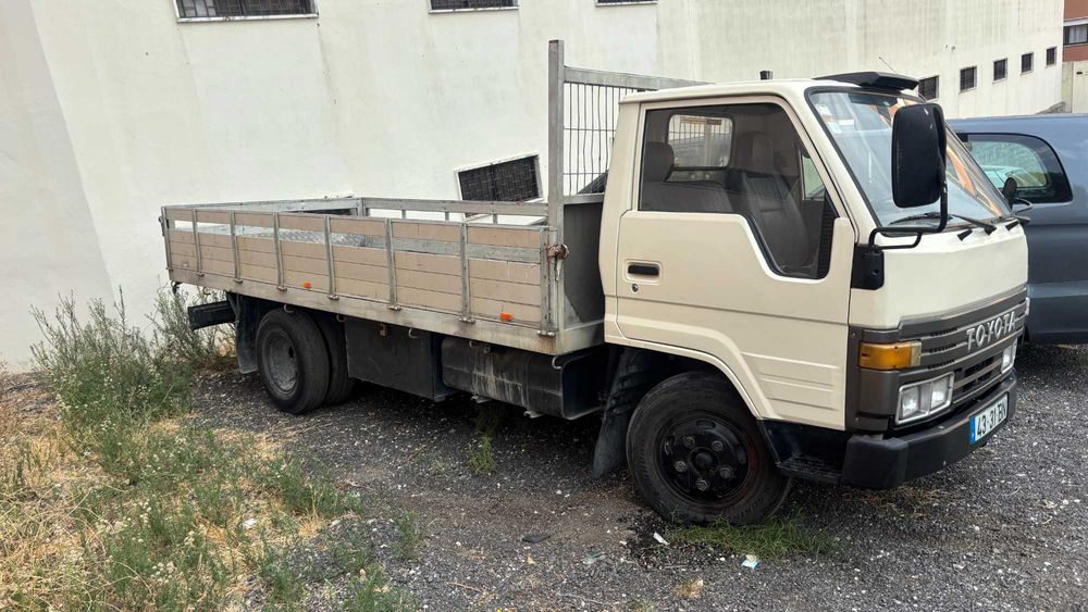 Toyota Dyna 2.5 D - Rodado Duplo - Caixa Aberta