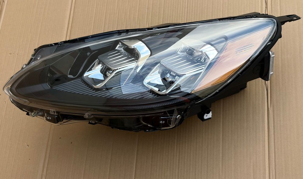 Фары Ford Kuga/Escape (20-24)
