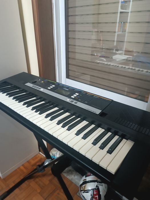 Teclado Yamaha + Suporte