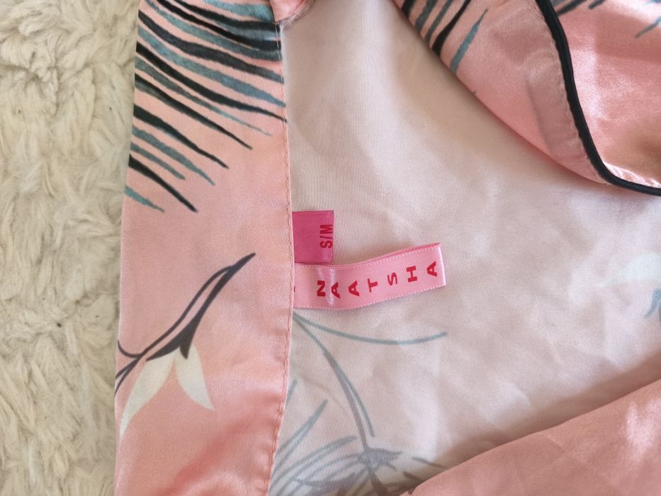 Satynowa koszula w japońskim stylu.