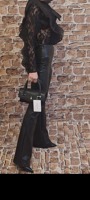 Przepiękne koronkowe czarne body  o wyjątkowym design