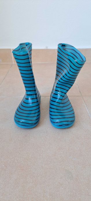 Galochas azuis tamanho 27