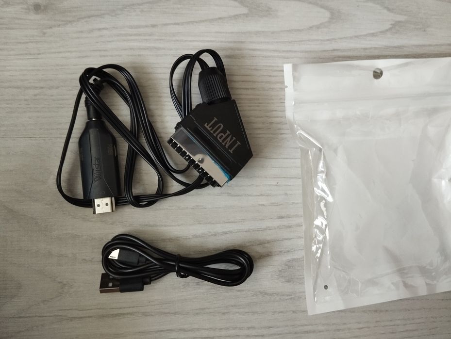 konwertera sygnału analogowego SCART (Eurozłącze) na cyfrowy sygnał HDMI.