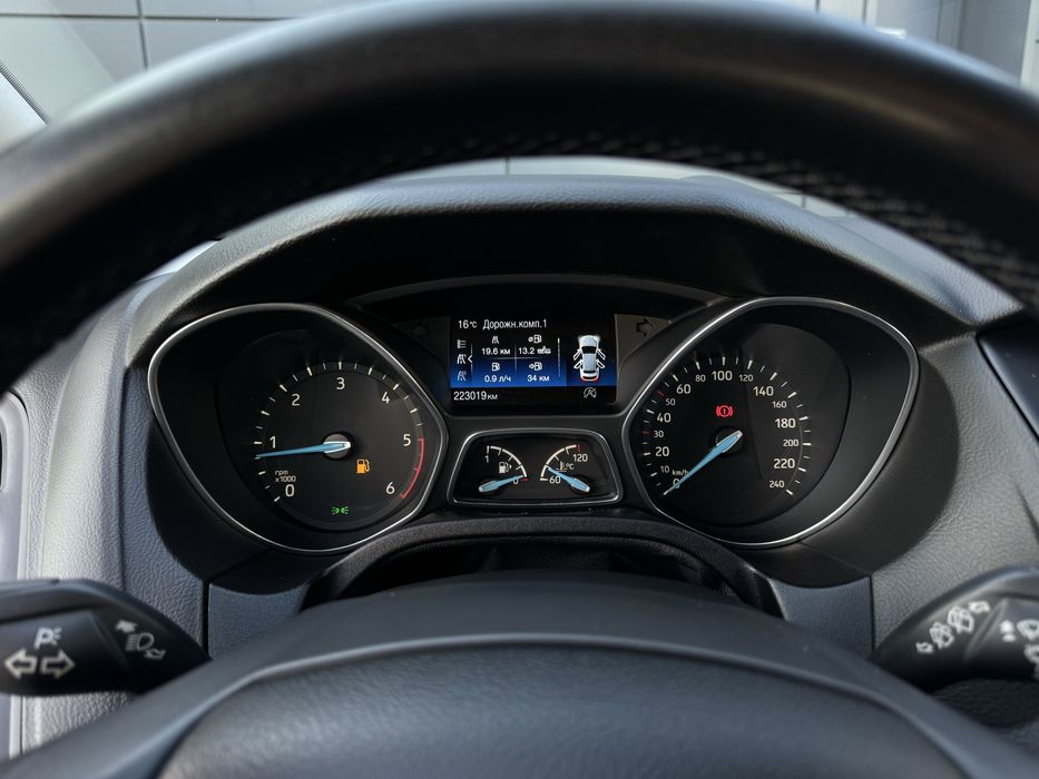 Ford focus 2015року