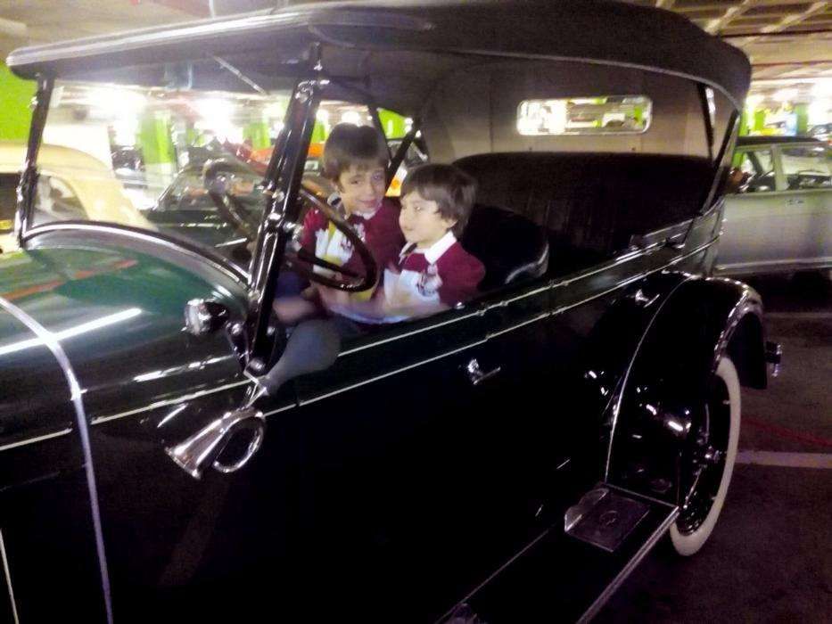 Carro antigo para eventos (Chevrolet 97 anos)