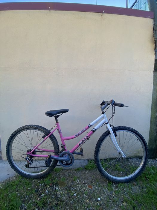 3 bicicletas em bom estado