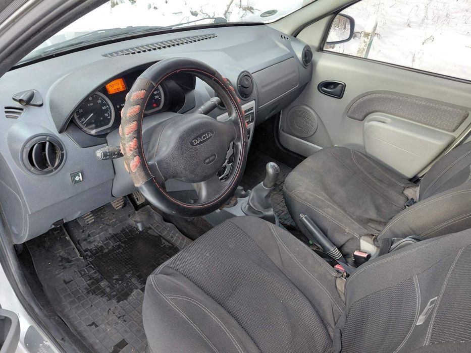 Dacia Logan 2009 рік