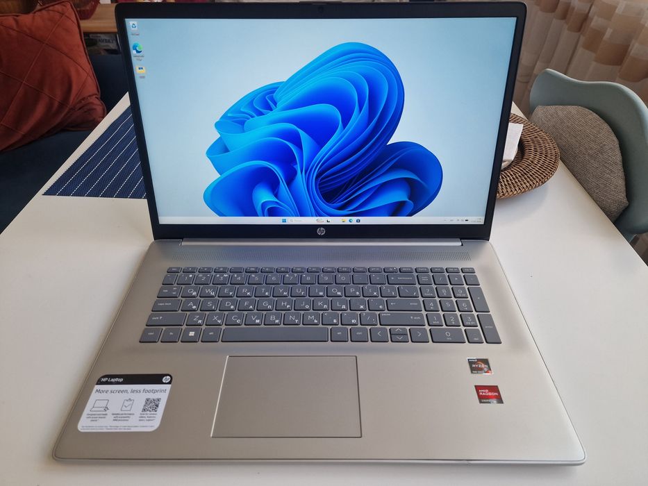 17.3 дюймовий HP 2024 р. на Ryzen 7320u та DDR5!