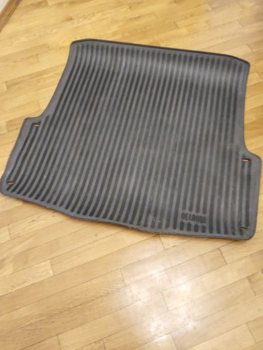 Коврик в багажник Октавія а5