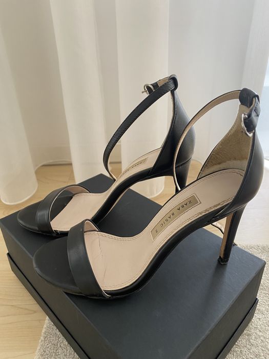 Sandálias Zara, tamanho 38. Pretas