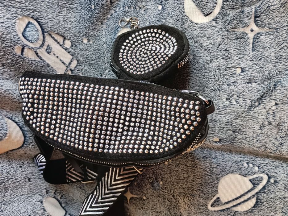 Okazja !!! Saszetka , nerka z cyrkoniami. Czarna.