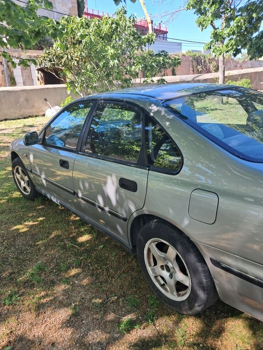 Vendo Honda accord 1.8 em boas condições para mais informações entre em contacto