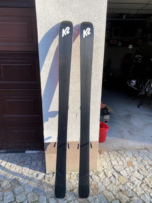 Narty All mountain K2 Mindbender 90C 170 cm z wiązaniami Head Attack