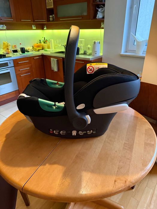 Fotelik samochodowy dla niemowląt Cybex Aton B2 i-Size z bazą One