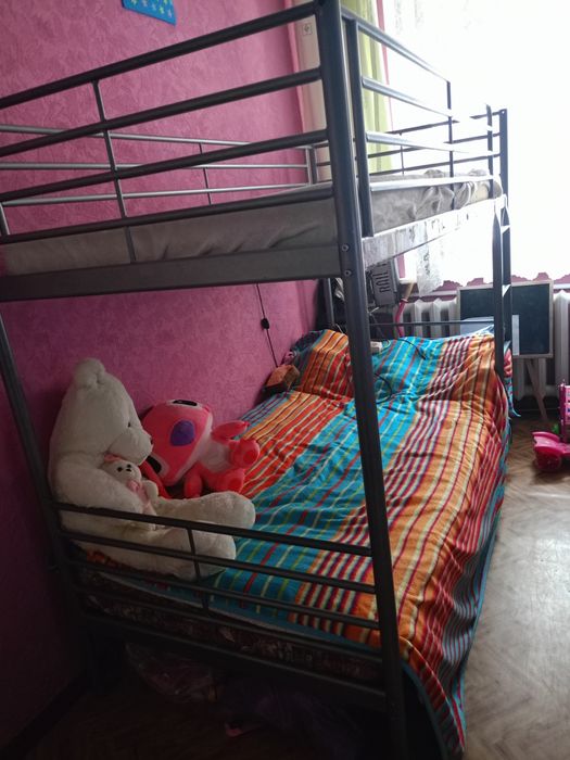 Łóżko piętrowe z materacami