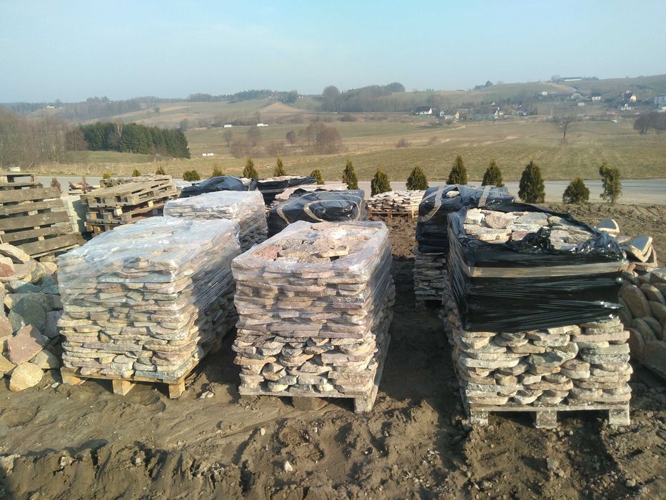 Kamień polny łupano-cięty o gr. ok.2-3 cm, dekoracyjny,elewacyjny