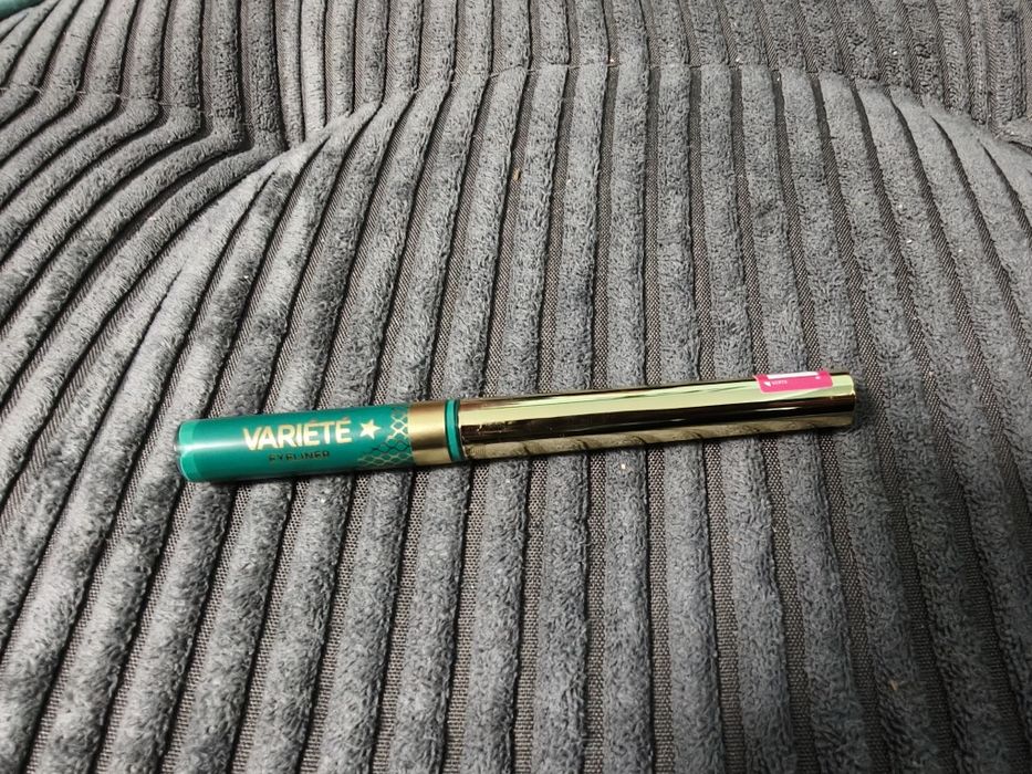 Eyeliner Eveline zielony