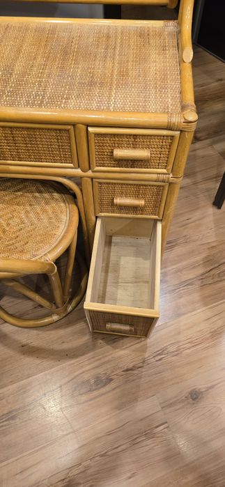 Toaletka z lustrem i krzesełkiem  ratanowa