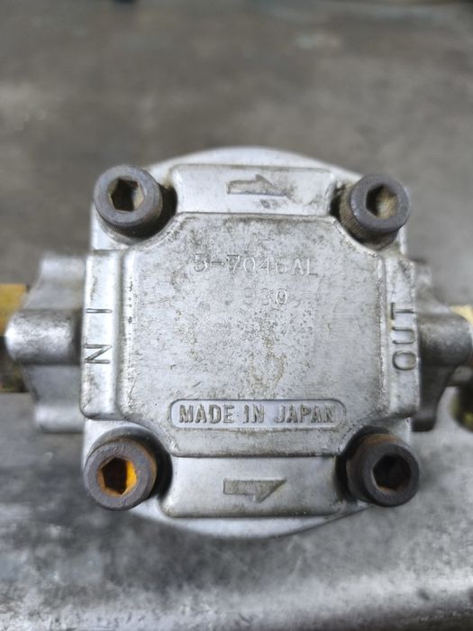 Насос Volvo Mitsubishi s3l2 код 5-7046AL 930