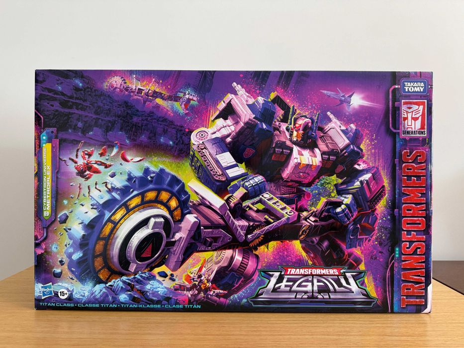 Figura Selada Transformers Legacy Cybertron Universe Metroplex Hasbro
