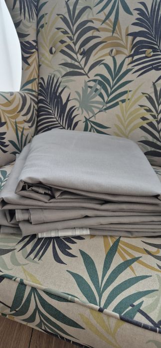 Cztery szare zasłony