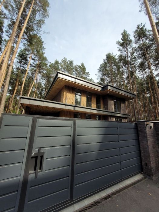 Люксовий будинок в оточені соснового лісу, Білогородка