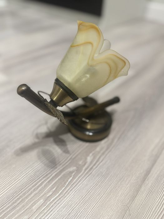 Lampa ścienna z żarówka