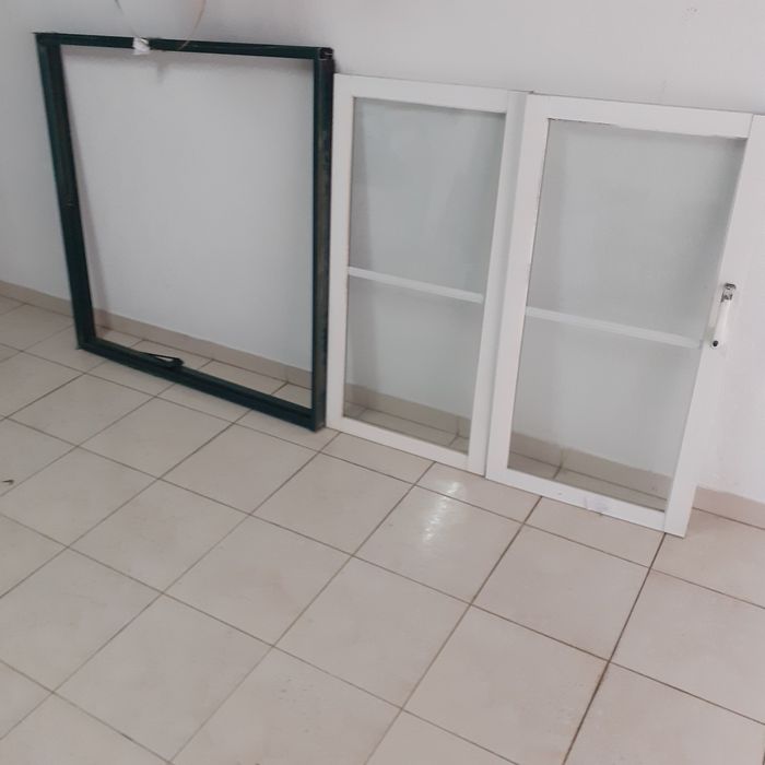 Janelas de alumínio vidro duplo com aro.Bom estado.