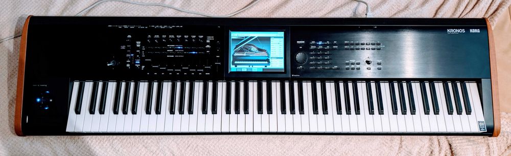 Korg Kronos 2 88 + case