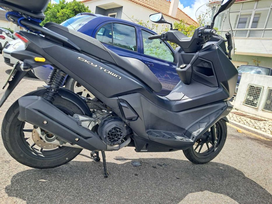 Kymco Skytown 125cc (2024) – Estado de Nova | 12.000km | Econômica (40km/L)