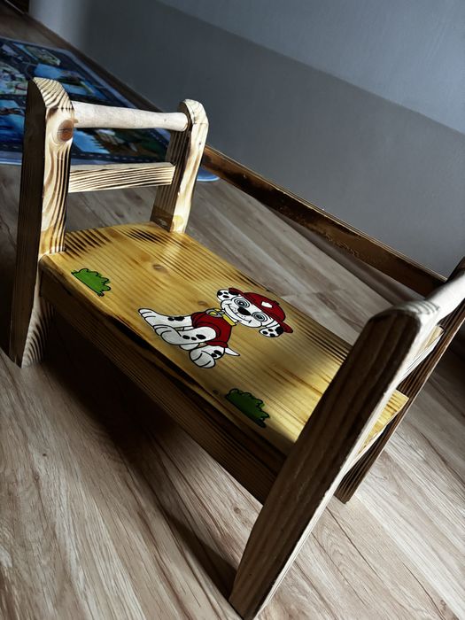 Krzesełko drewniane dla dziecka