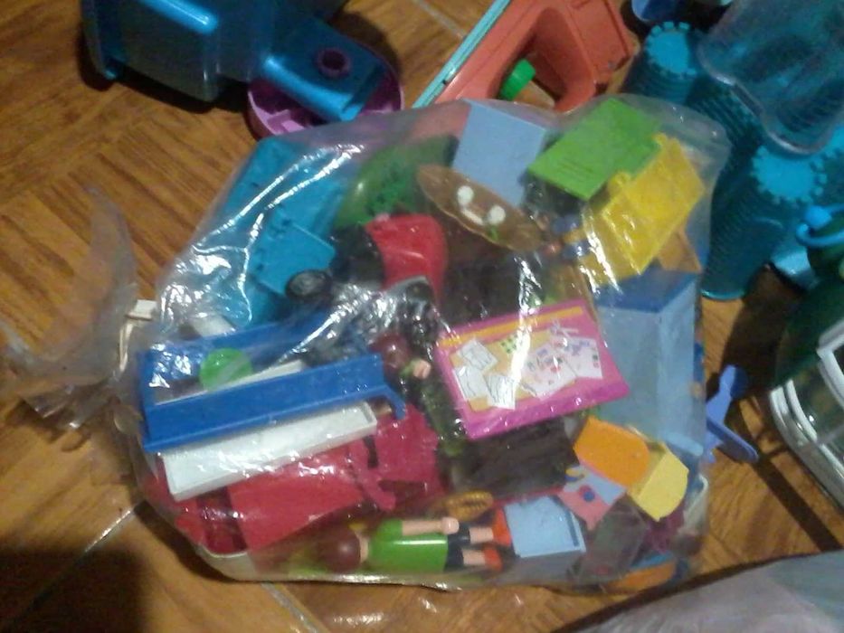 Brinquedos muitos todos por