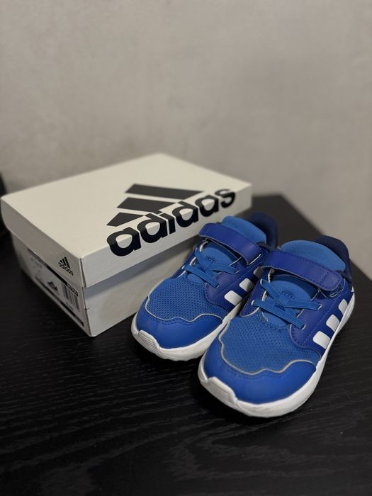 Дитячі кросівки Adidas р.27, стелька 17.5