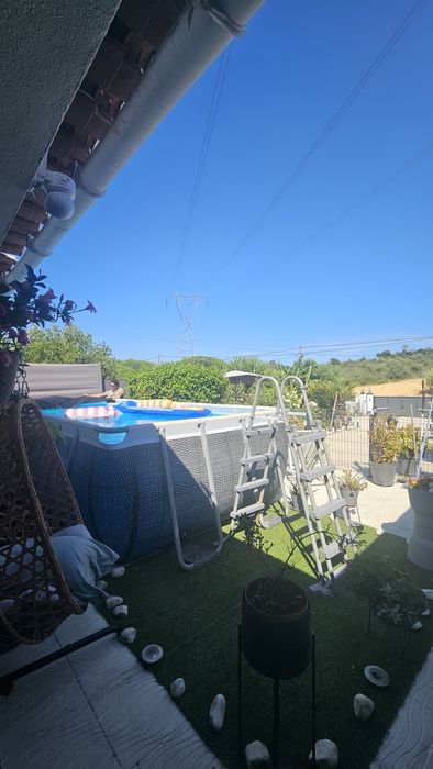 Casa com piscina e zona de lazer e relaxamento e de refeições