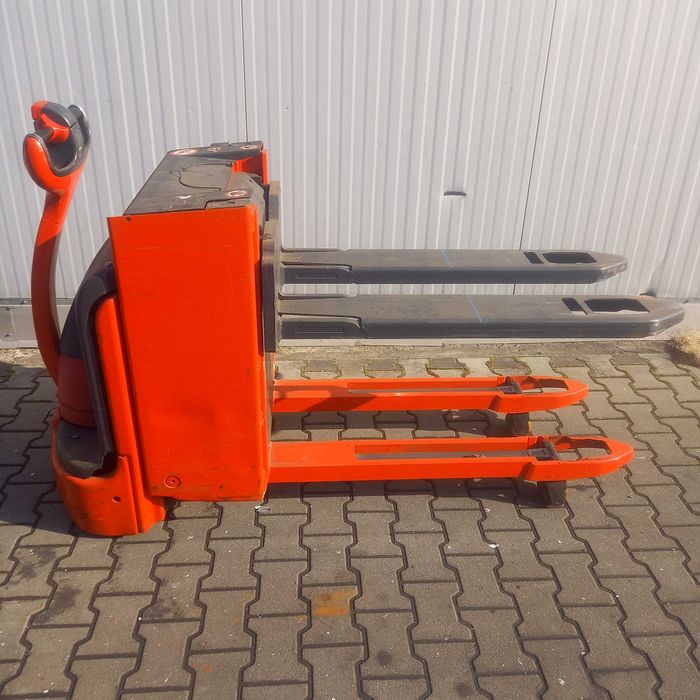 Wózek paletowy elektryczny linde T16L z ładowarką