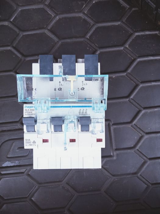 Автоматичний вимикач Hager 63 A трифазний