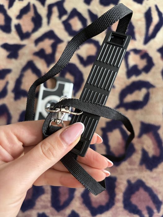Etui i pasek iphone 13 plecki aparat retro w stylu Emily w Paryżu