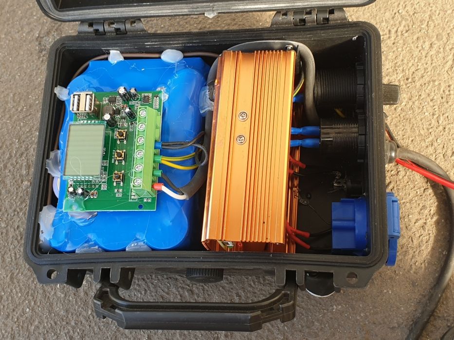 Преобразователь с 12В~220в с повербанком