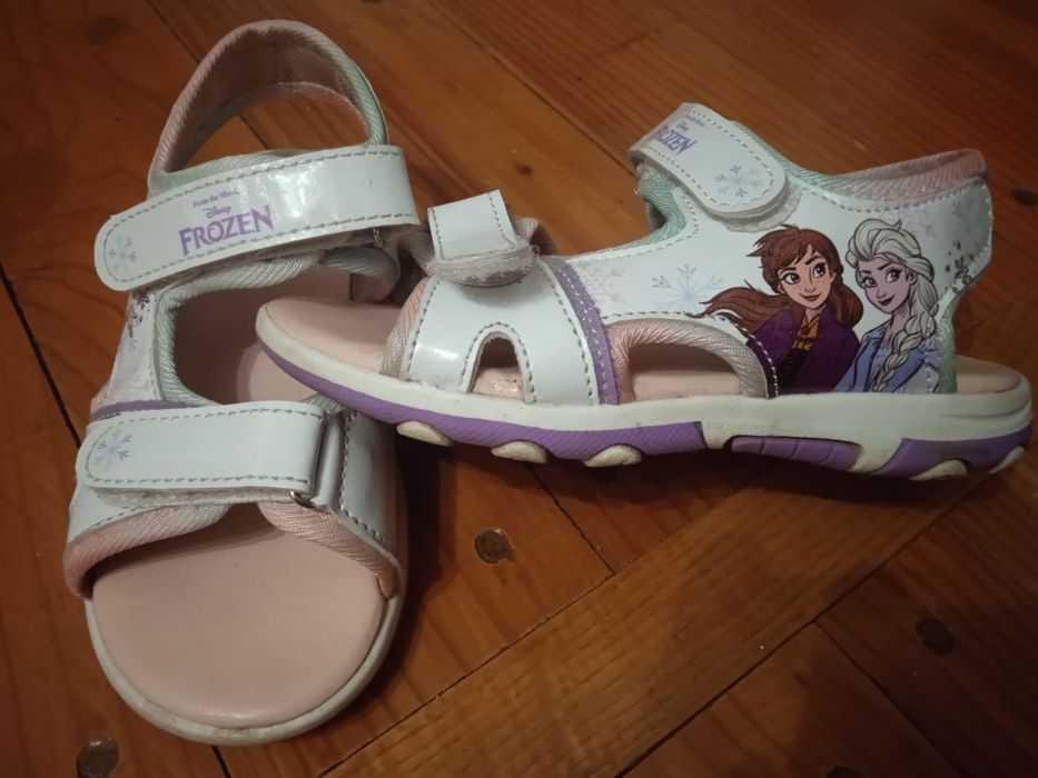 Босоніжки Frozen 27 розмір в доброму стані.