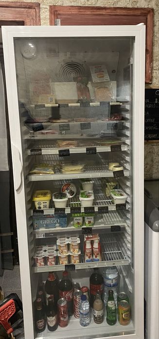 Frigorífico com porta de vidro(menos de 1 ano de uso)