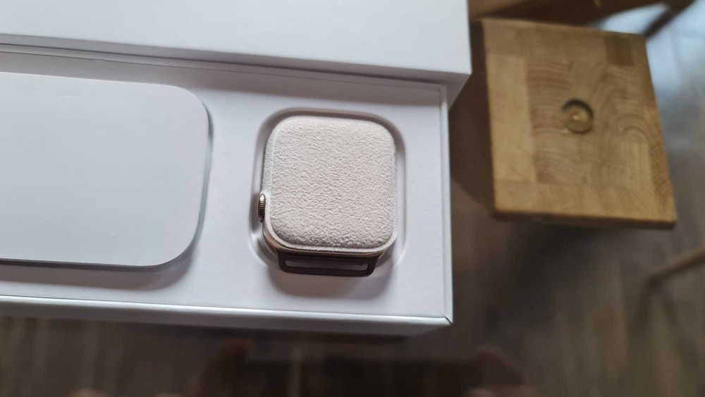 Apple Watch Series 4 40mm Gold Cellular GPS Stainless model A2007