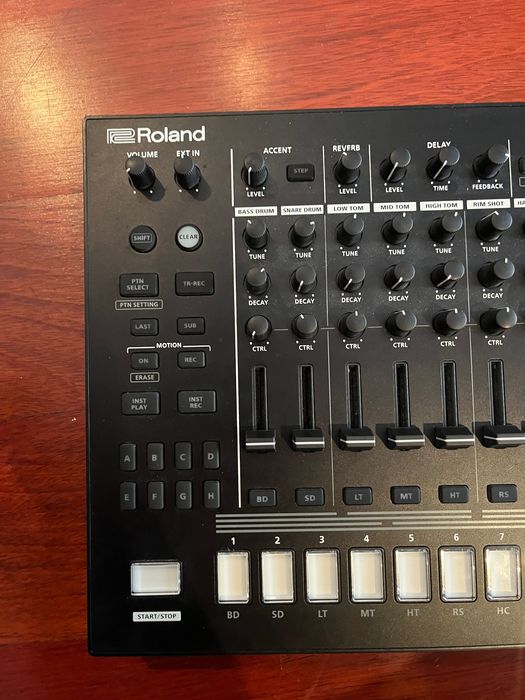 Roland tr-8s drum machine