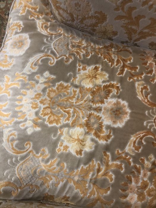 Sofa de 1 lugar forrado a veludo