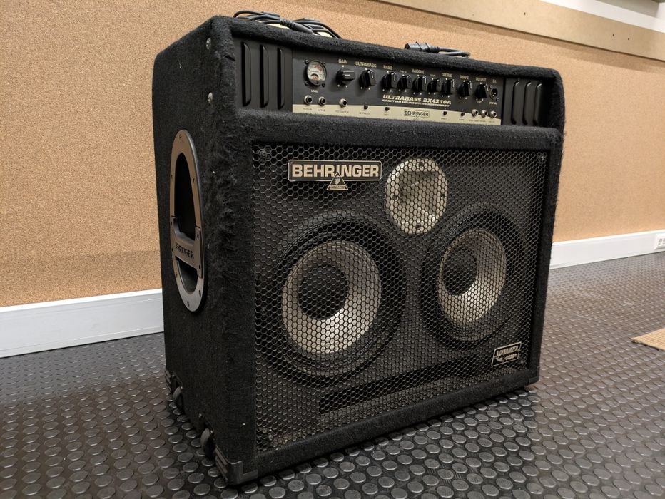 Amplificador de Baixo BEHRINGER BX4210A 2x10" + 1" 450W