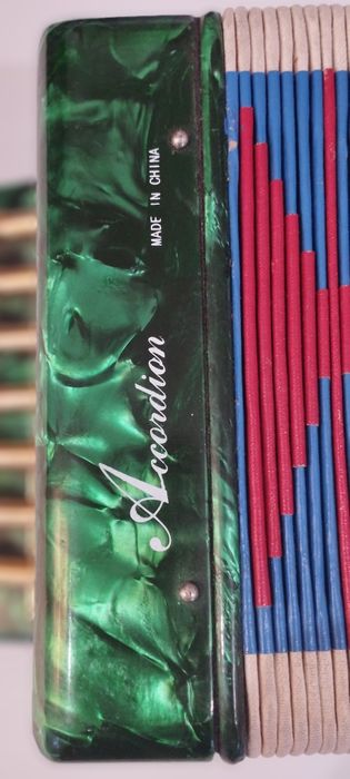 Portable Mini Accordion64365260874369123