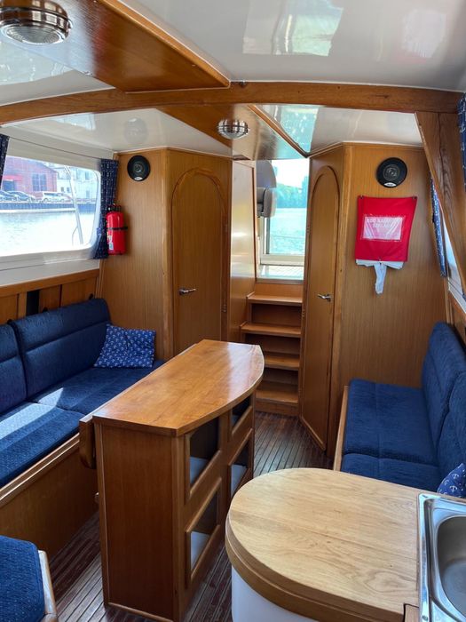 Zamienie  na camper / houseboot lub sprzedam łódź