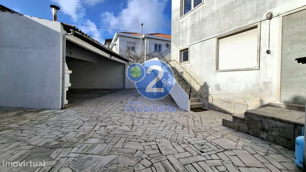 Apartamento T5 Duplex com Logradouro - Pousos