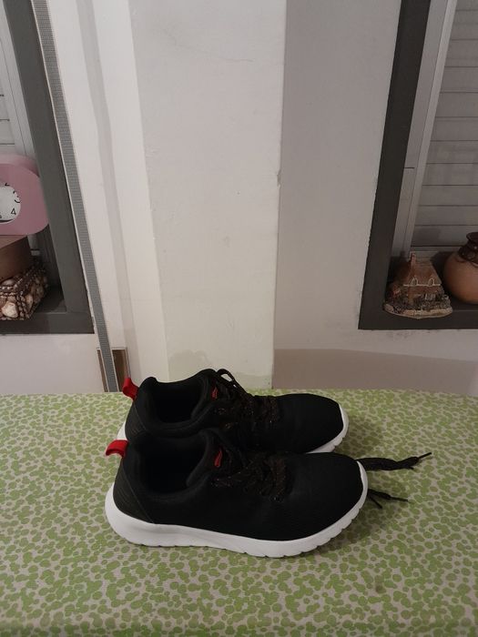 Vendo Sapatilhas muito bonitas como novas