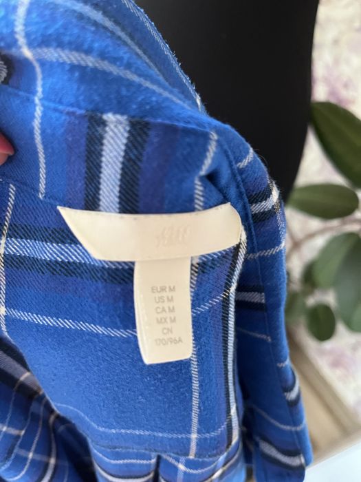 Рубашка  H&M на гудзиках